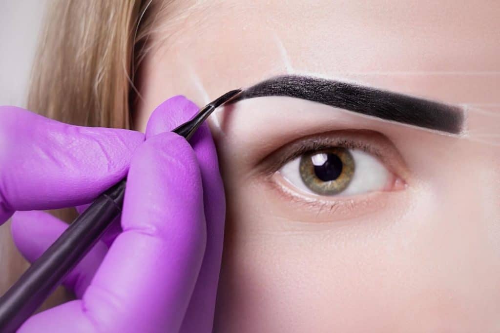 Main Differences Between Henna Brows And Microblading