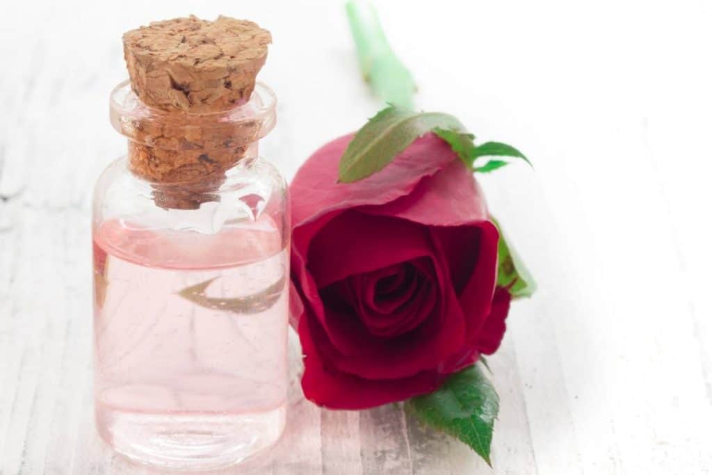 reasons Rose Water Is Good For Eyelashes