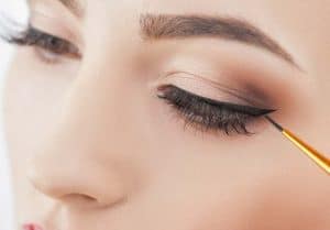 5 Ways To Remove Eyeliner From Skin