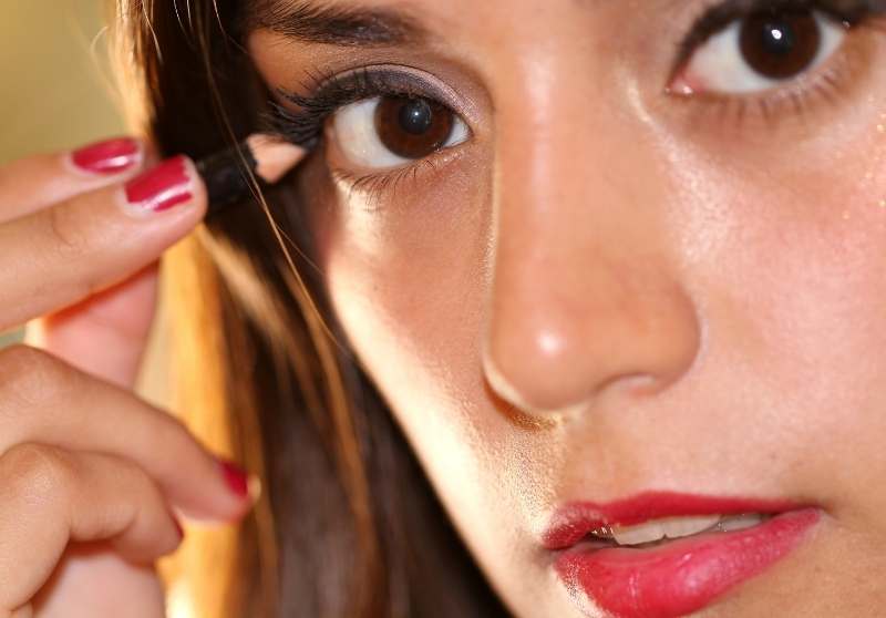 How to Remove Eyeliner from Your Waterline