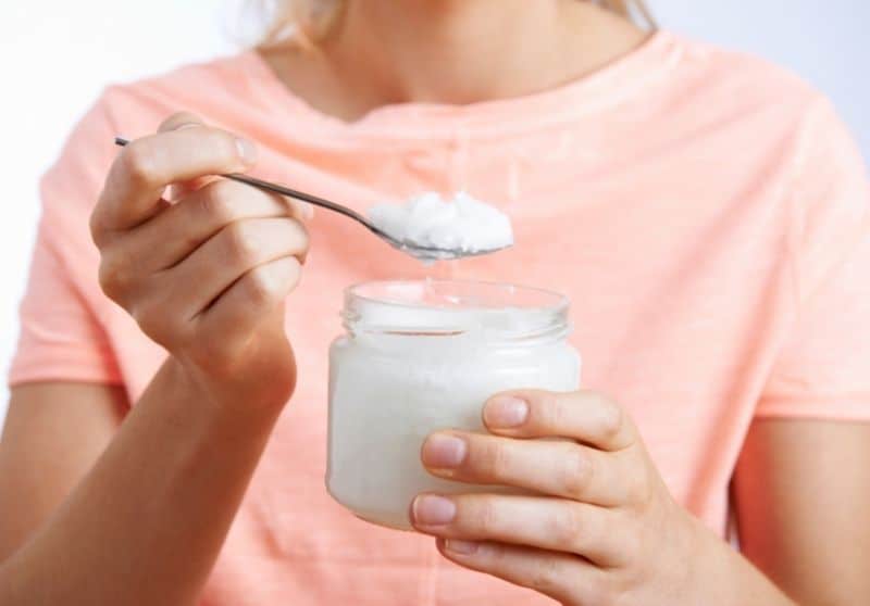 3 Reasons Coconut Oil Is Good For Eyelashes